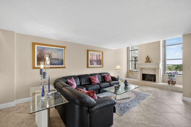 364 Golfview Road 506, North Palm Beach, FL 33408
