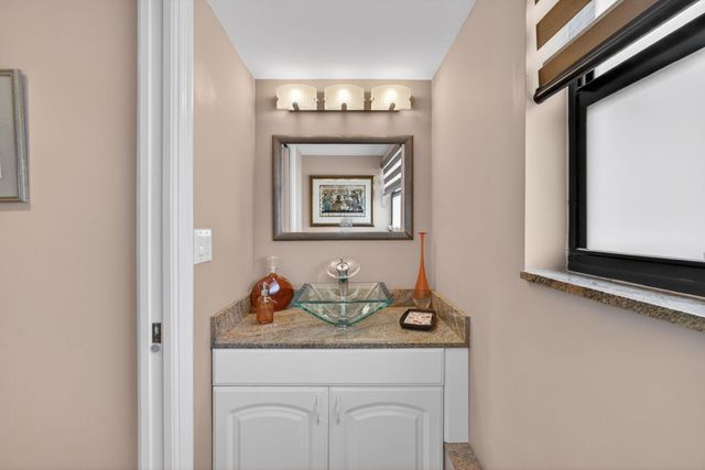 364 Golfview Road 506, North Palm Beach, FL 33408