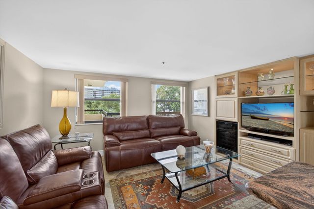 364 Golfview Road 506, North Palm Beach, FL 33408