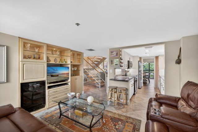 364 Golfview Road 506, North Palm Beach, FL 33408