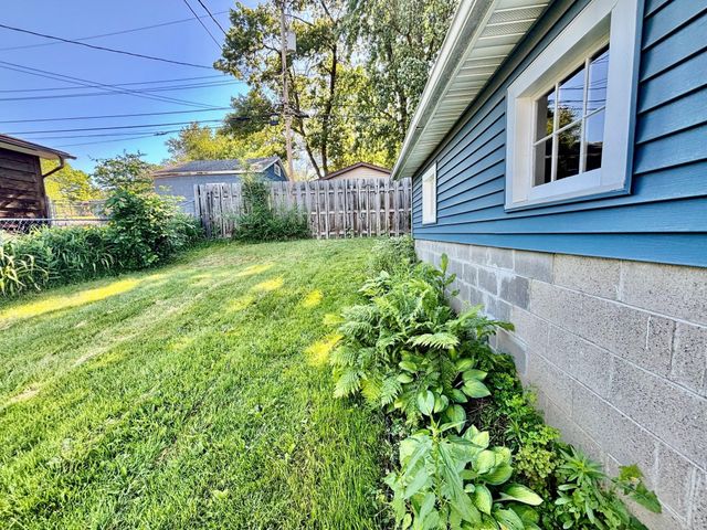577 Glenbrook Avenue N, Oakdale, MN 55128