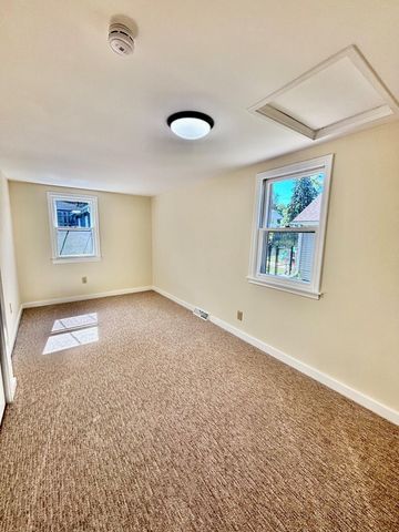 577 Glenbrook Avenue N, Oakdale, MN 55128