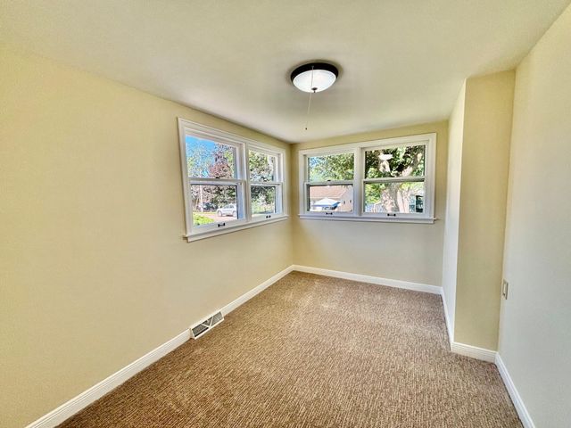 577 Glenbrook Avenue N, Oakdale, MN 55128