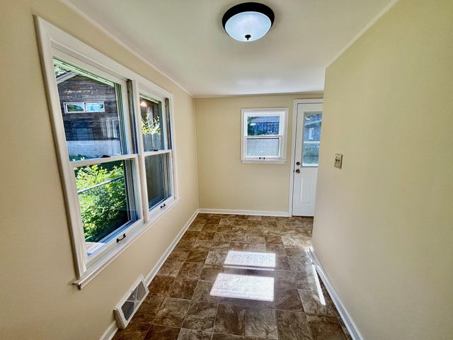 577 Glenbrook Avenue N, Oakdale, MN 55128