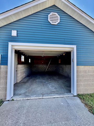 577 Glenbrook Avenue N, Oakdale, MN 55128
