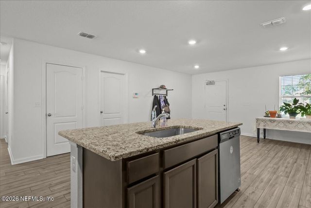 5980 CROSBY LAKE Way E, Macclenny, FL 32063