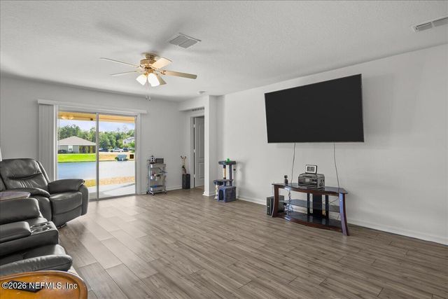 5980 CROSBY LAKE Way E, Macclenny, FL 32063
