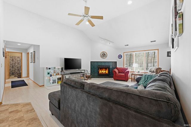 2303 Meadowsweet Court, Fort Wayne, IN 46808