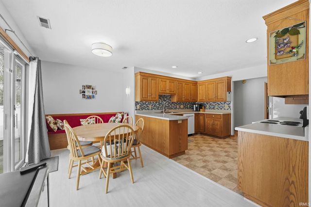 2303 Meadowsweet Court, Fort Wayne, IN 46808