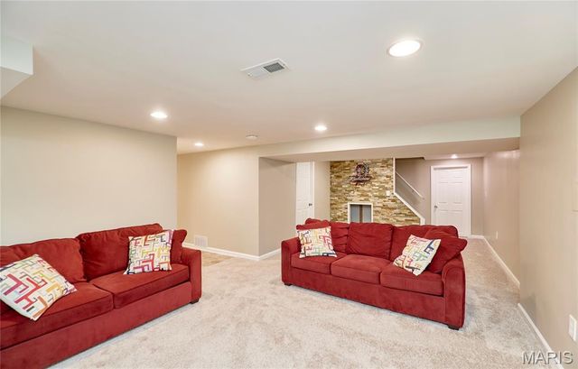 1127 Caulks Hill Road, St Charles, MO 63304