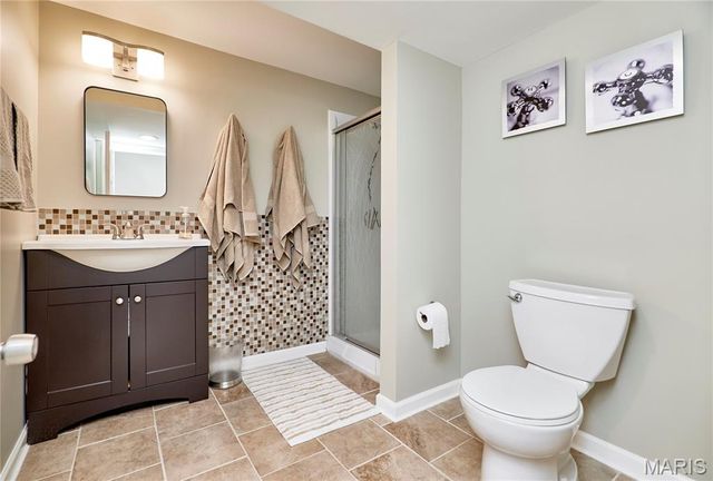 1127 Caulks Hill Road, St Charles, MO 63304