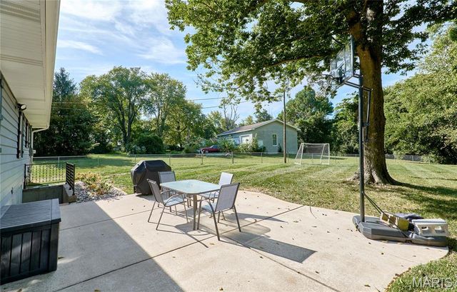 1127 Caulks Hill Road, St Charles, MO 63304