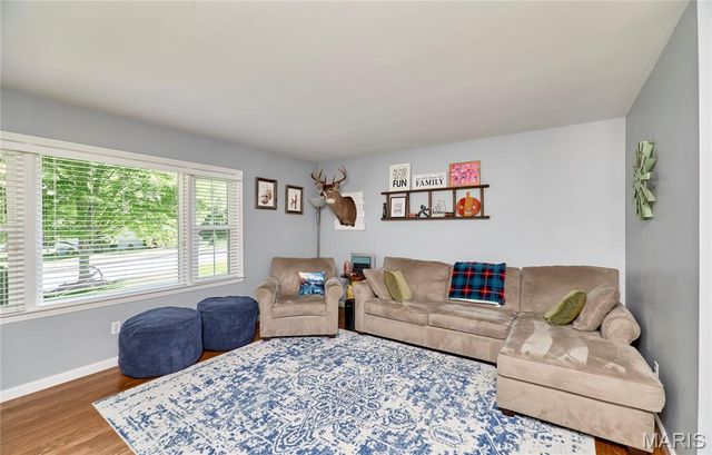 1127 Caulks Hill Road, St Charles, MO 63304