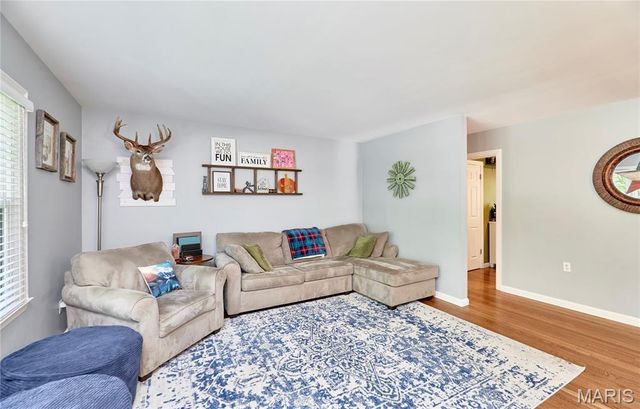1127 Caulks Hill Road, St Charles, MO 63304
