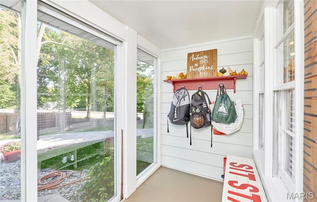 1127 Caulks Hill Road, St Charles, MO 63304