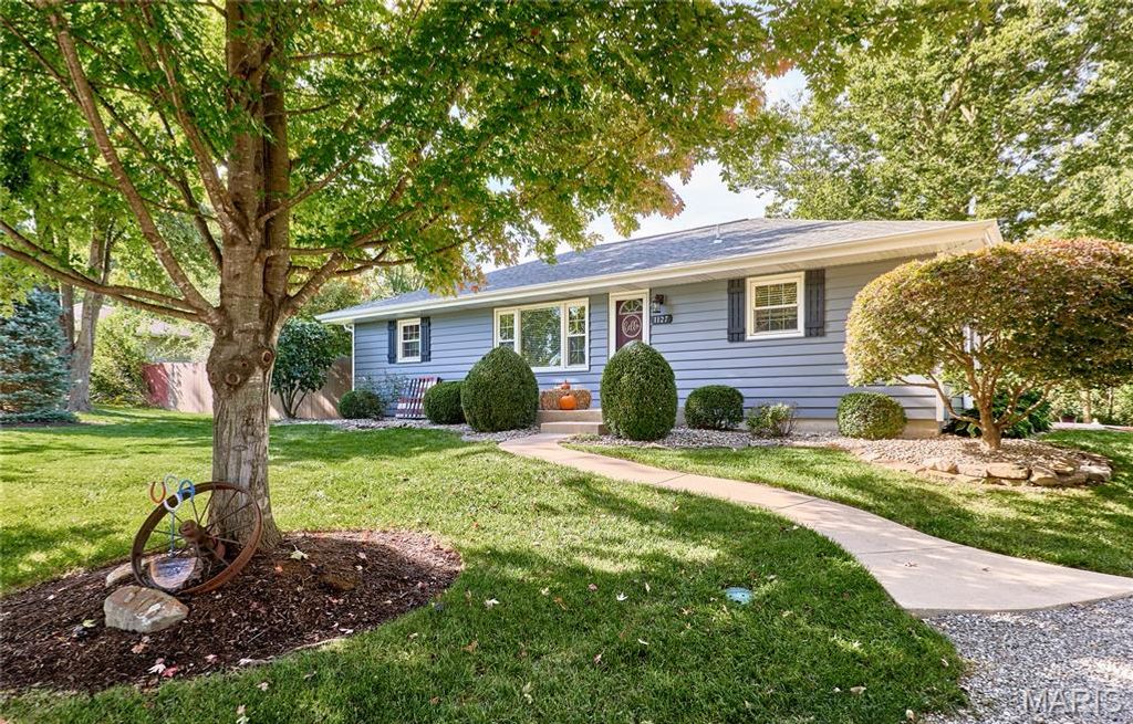 1127 Caulks Hill Road, St Charles, MO 63304