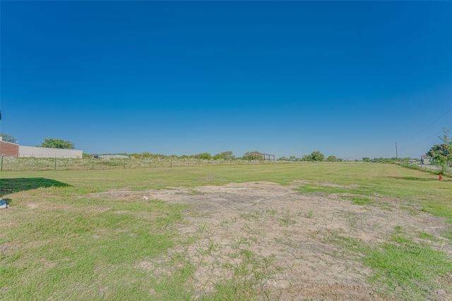 8064 County Road 1040, Rice, TX 75155