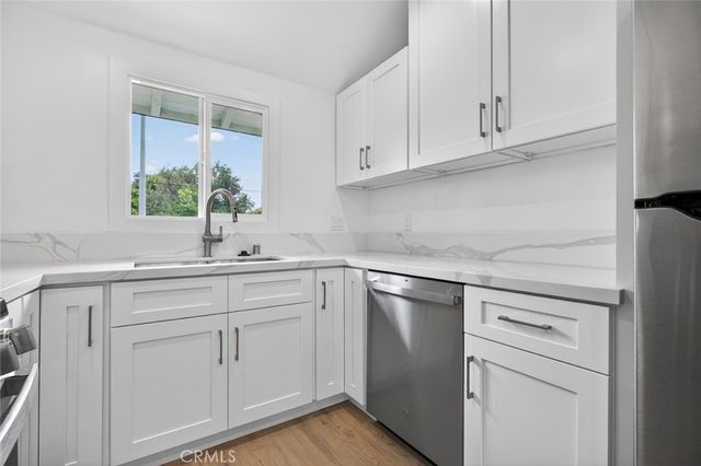 7359 Louise Avenue, Van Nuys, CA 91406