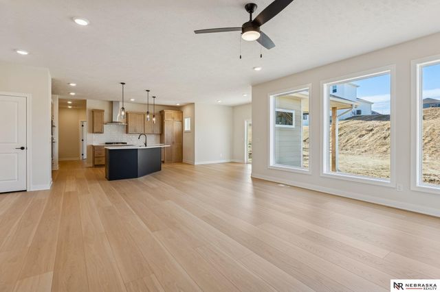 10908 N 159 Avenue, Bennington, NE 68007