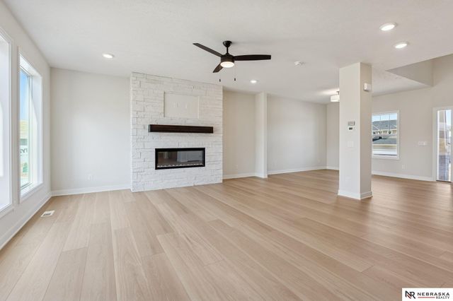10908 N 159 Avenue, Bennington, NE 68007