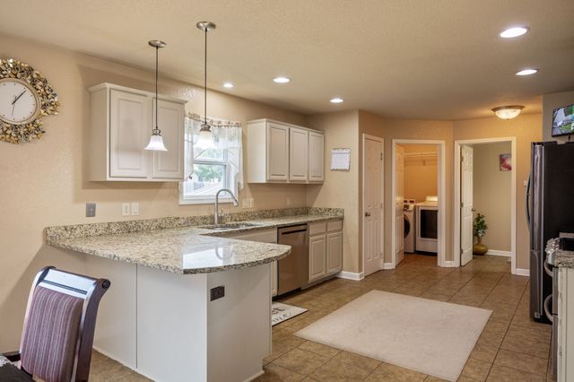 9665 Red Sunset Court, West Des Moines, IA 50266