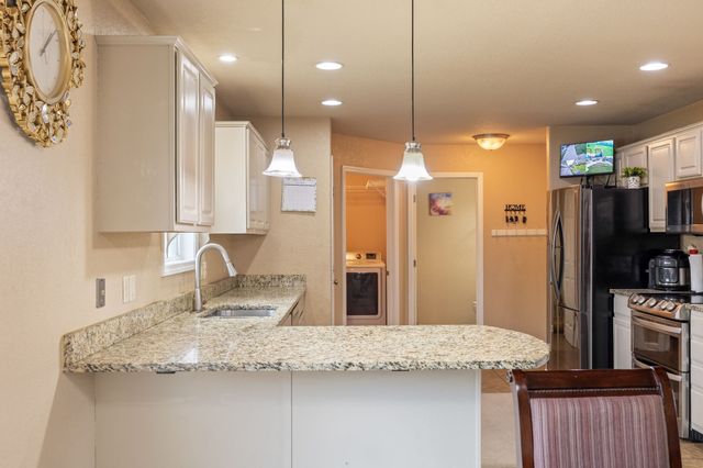 9665 Red Sunset Court, West Des Moines, IA 50266