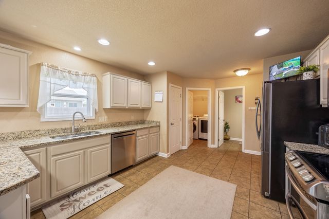 9665 Red Sunset Court, West Des Moines, IA 50266