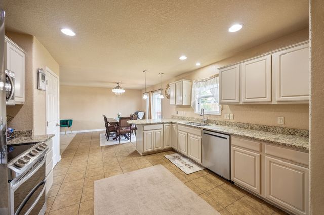 9665 Red Sunset Court, West Des Moines, IA 50266