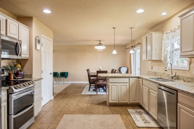 9665 Red Sunset Court, West Des Moines, IA 50266