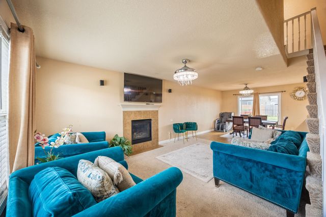 9665 Red Sunset Court, West Des Moines, IA 50266