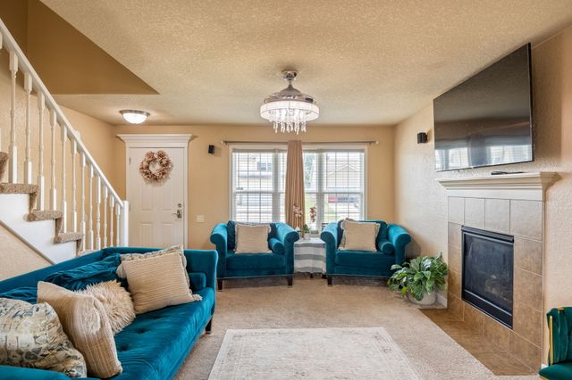 9665 Red Sunset Court, West Des Moines, IA 50266