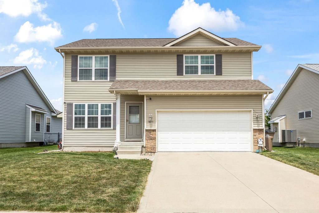 9665 Red Sunset Court, West Des Moines, IA 50266