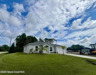 499 Oakleaf Street SW, Palm Bay, FL 32908