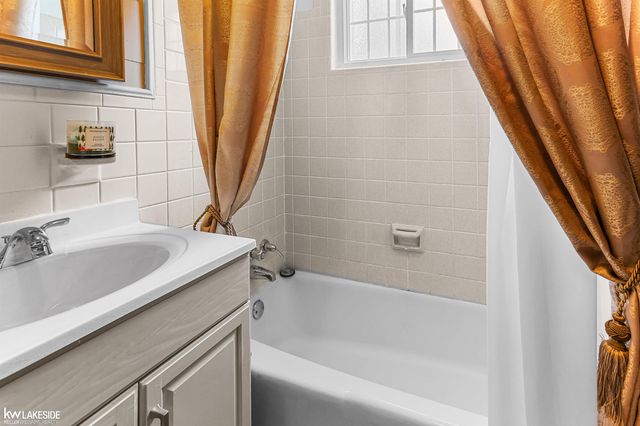 261 Jones Street, Mt Clemens, MI 48043