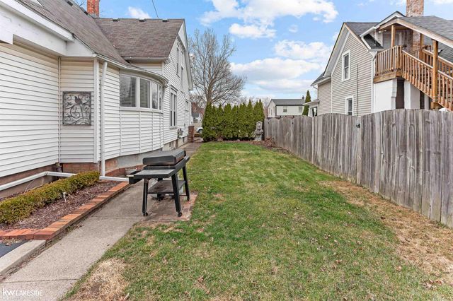 261 Jones Street, Mt Clemens, MI 48043