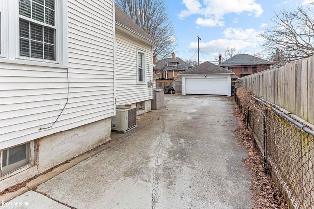 261 Jones Street, Mt Clemens, MI 48043