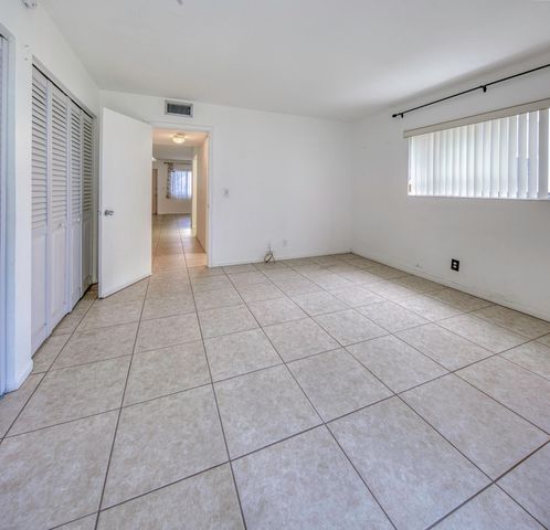 3240 LAKE OSBORNE Drive 109, Lake Worth Beach, FL 33461
