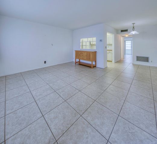 3240 LAKE OSBORNE Drive 109, Lake Worth Beach, FL 33461
