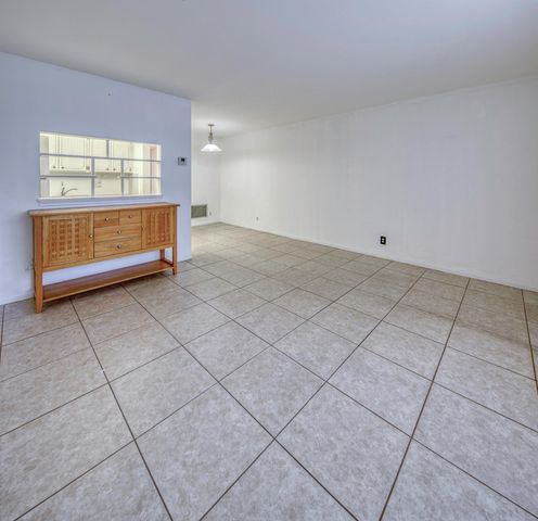 3240 LAKE OSBORNE Drive 109, Lake Worth Beach, FL 33461