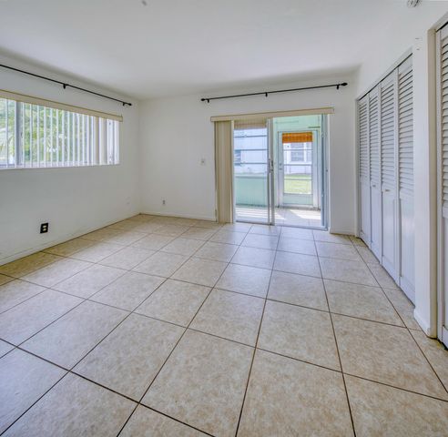 3240 LAKE OSBORNE Drive 109, Lake Worth Beach, FL 33461