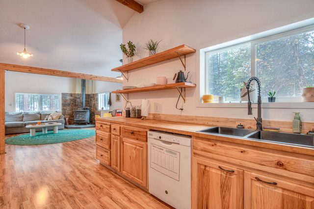 52351 Dustan Road, La Pine, OR 97739