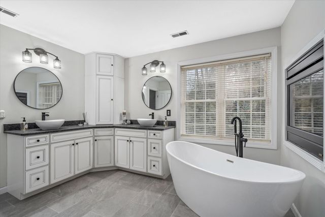 1 Dorothys Way, Bedford, NH 03110
