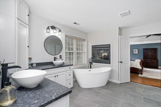 1 Dorothys Way, Bedford, NH 03110