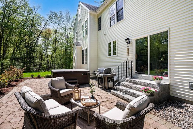 1 Dorothys Way, Bedford, NH 03110