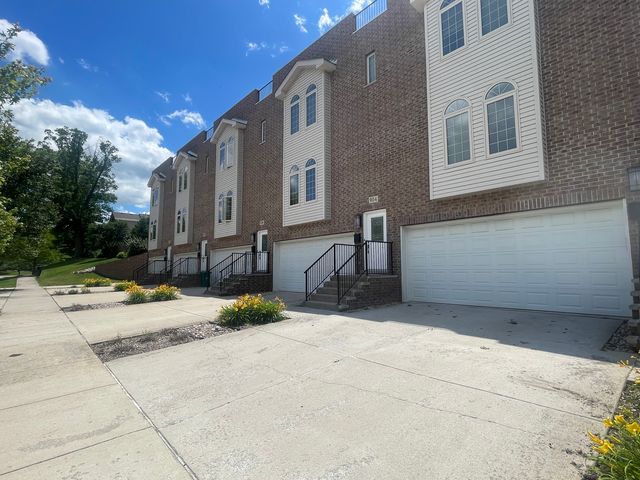 908 East Street, Lemont, IL 60439