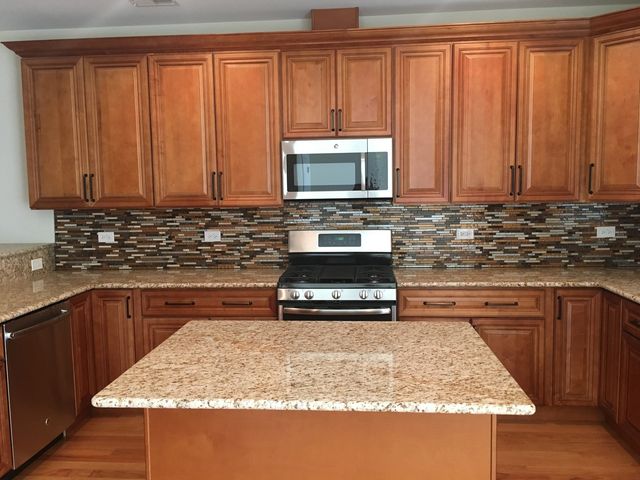 908 East Street, Lemont, IL 60439