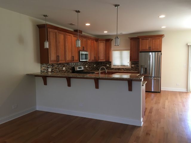 908 East Street, Lemont, IL 60439