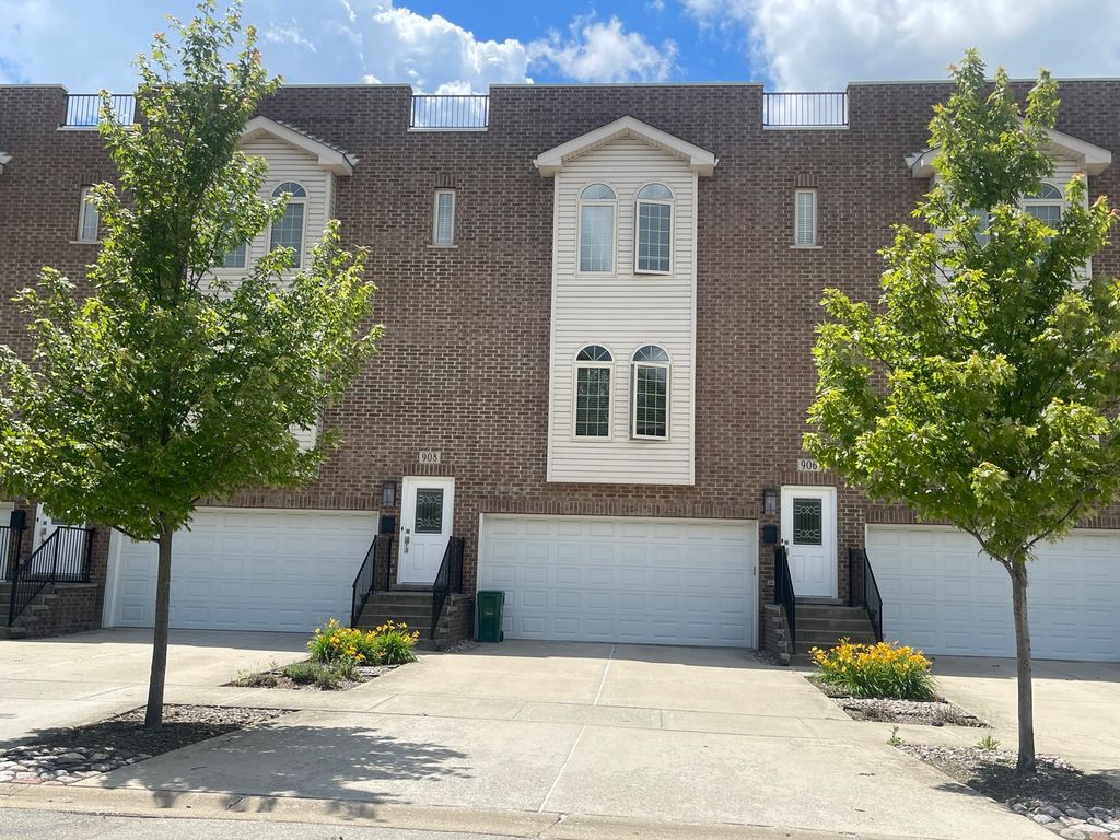 908 East Street, Lemont, IL 60439