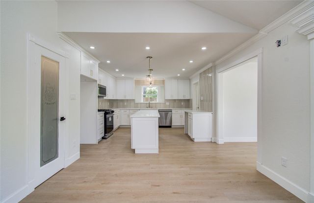 1602 Baker Drive, Tomball, TX 77375