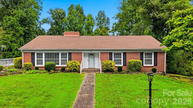 907 Vista Place NE, Lenoir, NC 28645